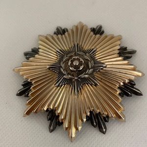 Huge 3.25” pendant/brooch marked AGNEW. Silver tone & gold tone w 3 layers.